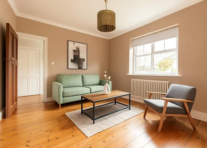Perfect House In Putney